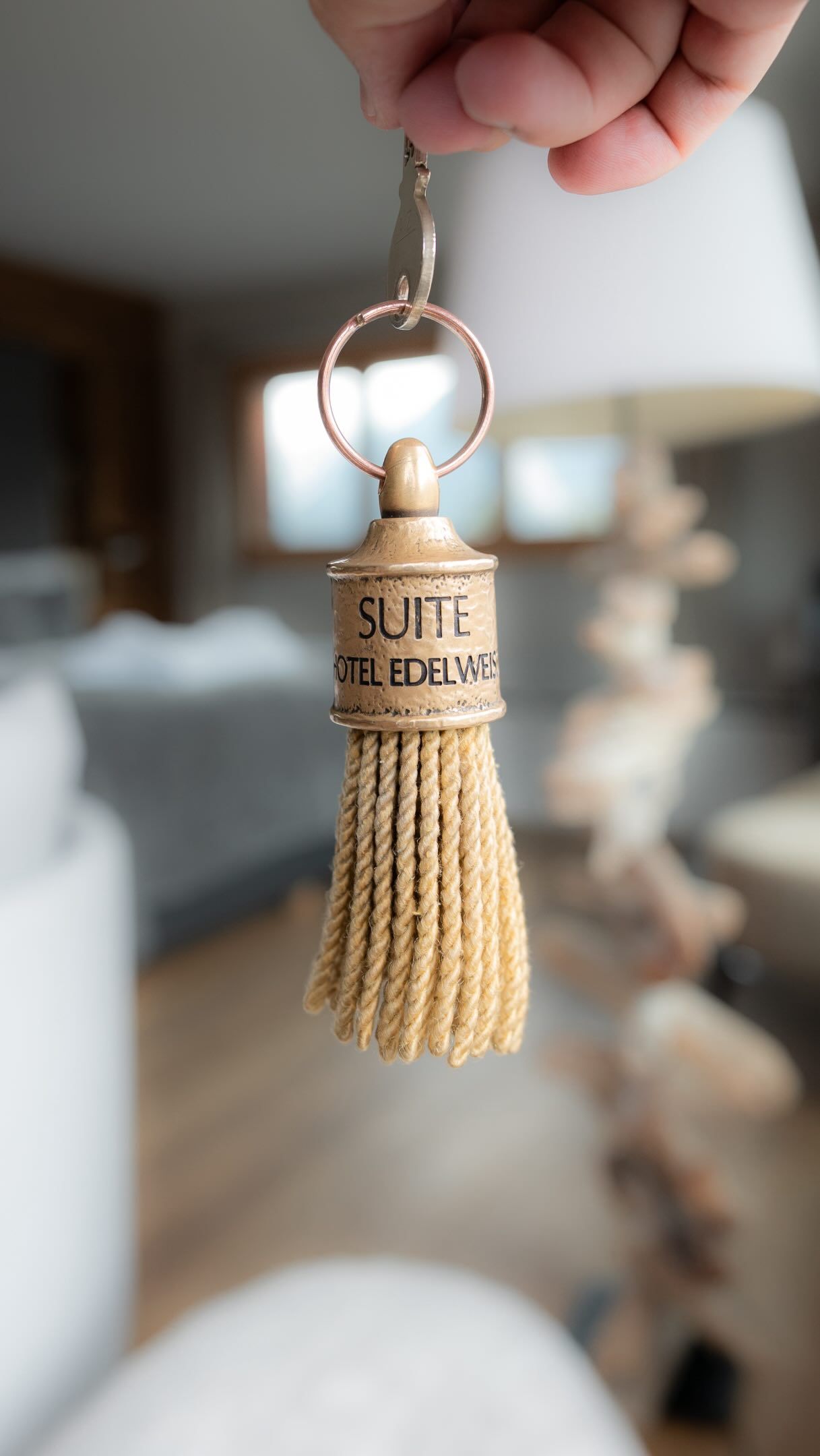 Ein Ort zum Ankommen und Bleiben. ✨
Unsere Suite im Hotel Edelweiss – gemütlich, ruhig und gemacht für entspannte Tage in Davos.

A place to arrive and stay a little longer. ✨
Our suite at Hotel Edelweiss – cosy, calm and made for relaxing days in Davos.