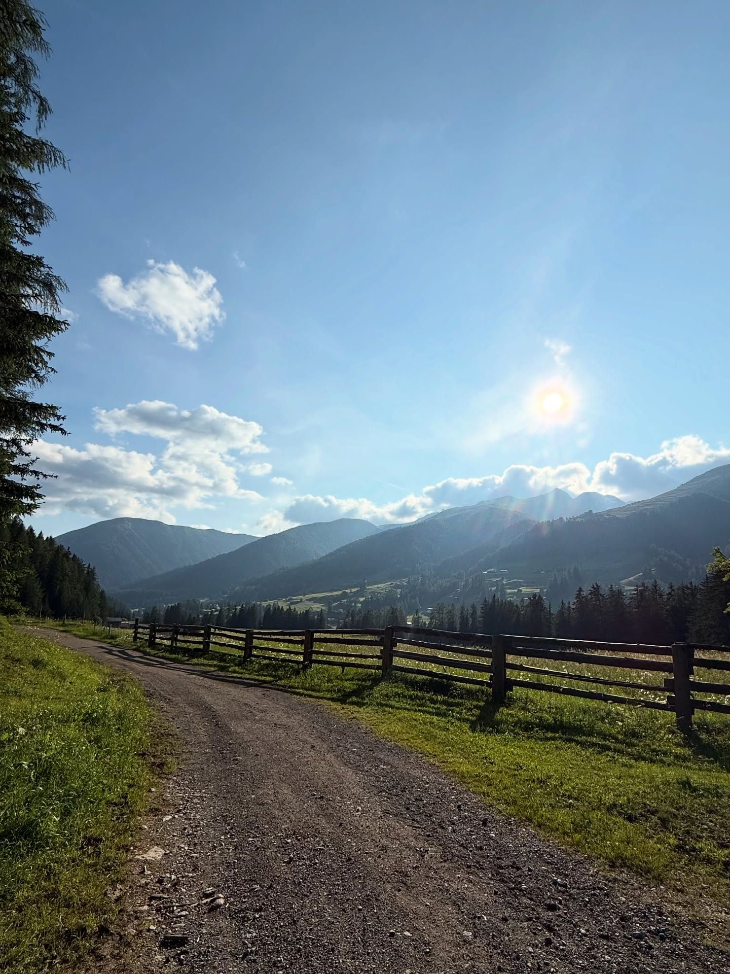 Davos- Sertig. Wenn der Weg schöner ist als das Ziel. 🌄 Sonnenschein, frische Bergluft und absolute Ruhe – genau das, was man manchmal braucht. #davos #sertigtal #bergliebe #naturpur #gravelroadgoals #alpenglück